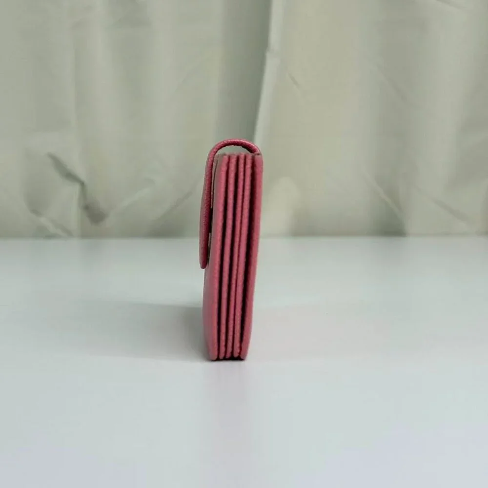 Prada Pink Saffiano Leather Wallet - Elegant Classic Design with Branding - Picture 4 of 6